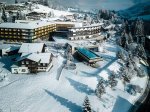infinity-outdoor-pool-puria-spa-hotel-aussenansich