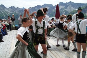 Fest zur Alpenrosenblüte auf dem Fellhorn
