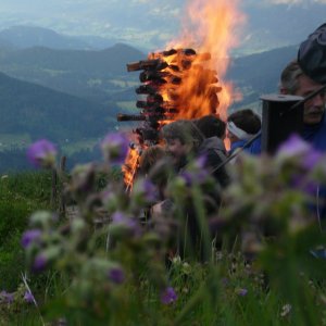 Sonnwendfeuer mit Gottesdienst auf dem Walmendingerhorn: Hauptbild