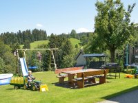 Spielplatz vor dem Haus