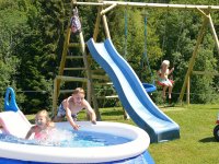 Spielplatz vor dem Haus