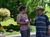 Hanna und Opa Andreas mit Krümel
