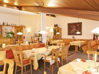 Landhotel-herzberger-fruehstuecksraum