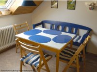 Kuechentisch-ferienwohnung-buring