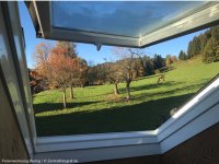 Blick-aus-dem-badezimmer-im-herbst-ferienwohnung-buring