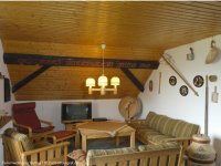 Sitzecke-im-wohnzimmer-ferienwohnung-buring