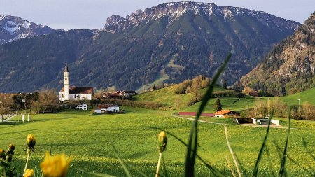 Breitenberg und Kirche von weitem