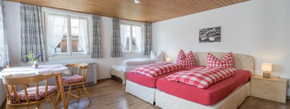 Bergbauern-Pension Dreibett-Zimmer 7