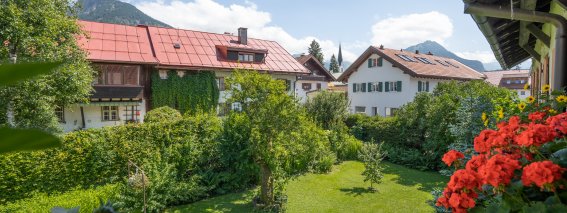 Bergbauern-Pension Ausblick Garten