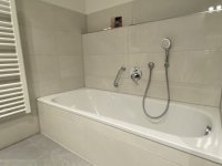 Mittagsspitze-badezimmer-badewanne