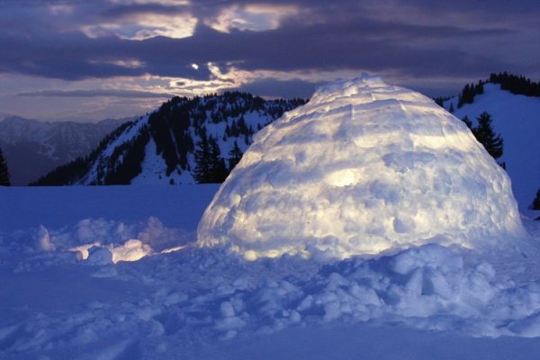 Iglutour bei Vollmond