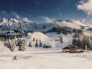 Eine Skipiste im Oberjoch in der Nähe des Panoramahotel Oberjoch.