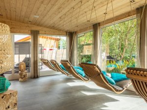 Ruheliegen die zum Entspannen einladen im Hanusel Hof in Weitnau