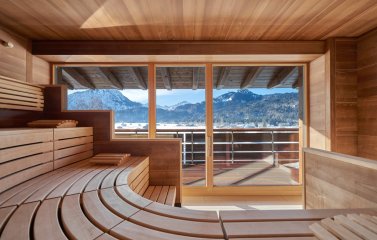 Sauna im Schüle's Gesundheitsresort & SPA in Oberstdorf mit schönes Bergblick