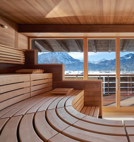Sauna im Schüle's Gesundheitsresort & SPA in Oberstdorf mit schönes Bergblick