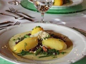 Ansprechend angerichtete Speise im Hotel Allgäu Sonne in Oberstaufen