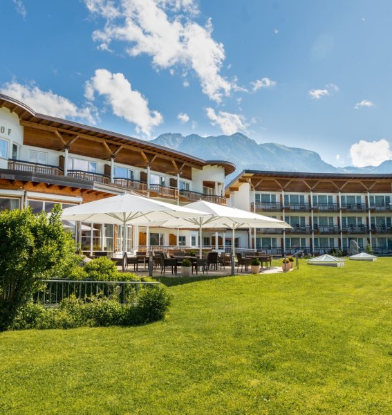 Außenansicht vom Best Western Plus Hotel Alpenhof in Oberstdorf im Sommer