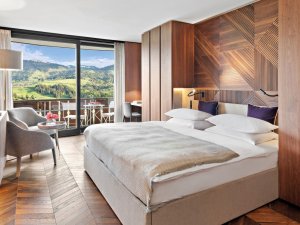 Einblick in eines der modernen und gemütlichen Zimmer im Hotel Allgäu Sonne in Oberstaufen