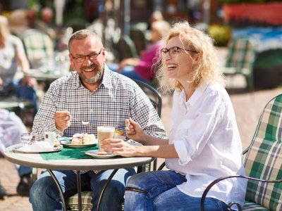 Hotel Mohren Paar beim Kaffeetrinken