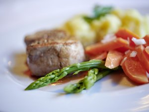 Ansprechend angerichtete Speise im Hotel Bannwaldsee in Halblech.