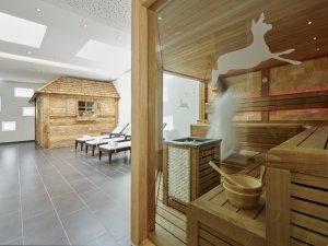 Einblick in den Wellnessbereich mit Sauna im Hotel Bannwaldsee in Halblech.