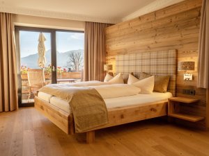Einblick in eines der modernen und gemütlichen Zimmer im Biohotel Eggensberger in Füssen / Hopfen am See