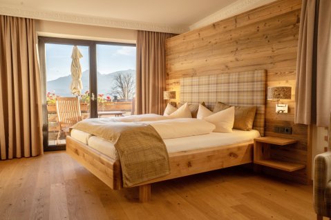 Einblick in eines der modernen und gemütlichen Zimmer im Biohotel Eggensberger in Füssen / Hopfen am See