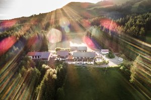 Berghotel Sonnenklause Drohnenaufnahme Sommer