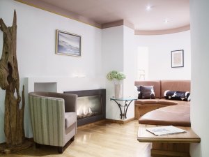 Sitzmöglichkeiten im Hotel Franks in Oberstdorf laden zum Entspannen ein.