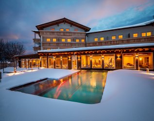 Außenansicht vom Hanusel Hof in Weitnau im Winter