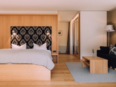 Einblick in eines der Zimmer im Naturhotel Chesa Valisa im Kleinwalsertal