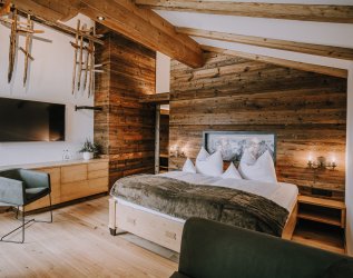 Doppelzimmer im alpinen Style in der Alpe Dornach über Oberstdorf.
