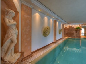 Eindruck vom Innenpool im DIANA Naturpark Hotel  in Oberstaufen.