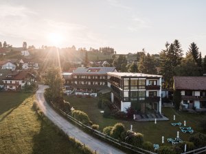 Außenansicht auf das Wellnesshotel Mittelburg in Oy-Mittelberg.