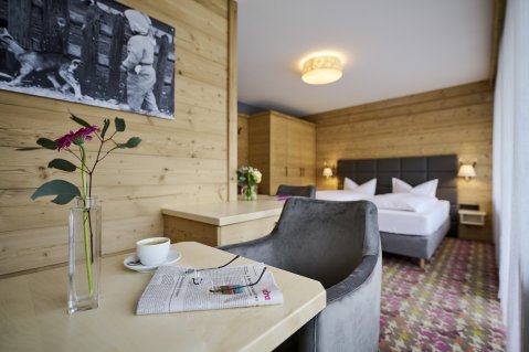 Einblick in eines der gemütlichen Zimmer im Hotel Bannwaldsee in Halblech
