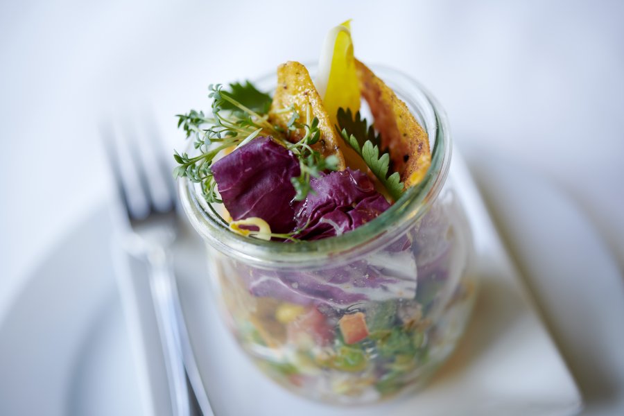 Ansprechend angerichteter Salat im Hotel Bannwaldsee in Hablech