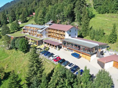 Bio-Berghotel Ifenblick Außenansicht Sommer