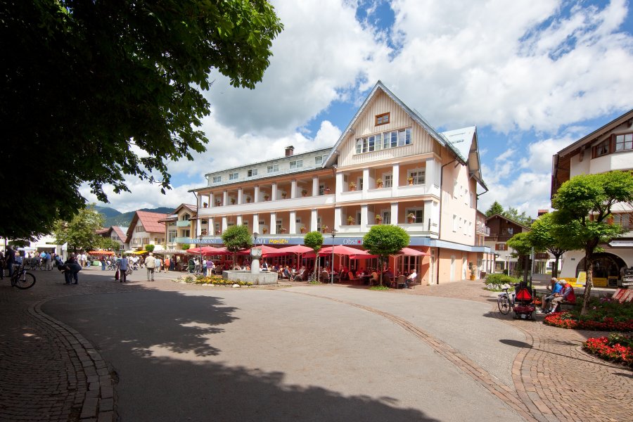 Hotel Mohren Außenansicht Sommer Außenansicht vom Hotel Mohren in Oberstdorf im Sommer