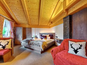 Einblick in eines der gemütlichen Zimmer im DIANA Naturpark Hotel in Oberstaufen