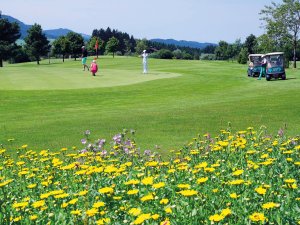 Blick auf den Golfplatz im Hanusel Hof in Weitnau