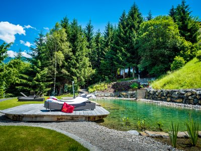 Naturteich im Allgäuhotel Tanneck in Fischen