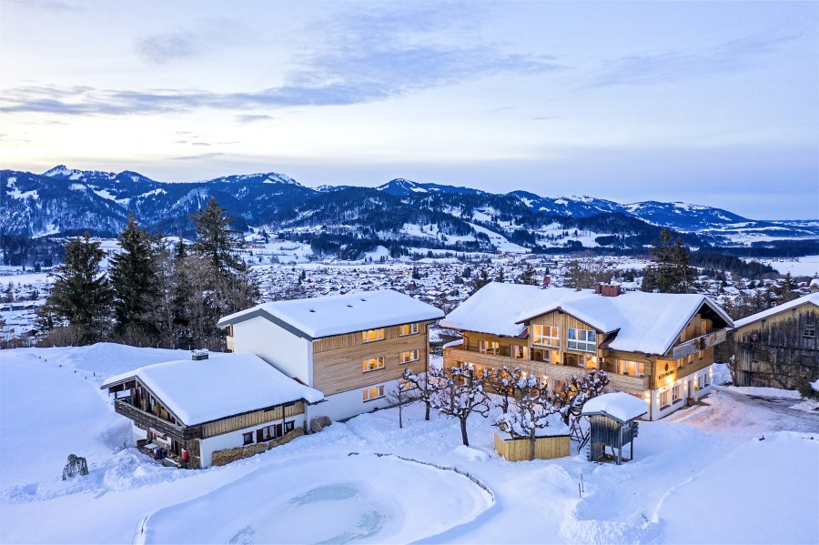 Außenansicht vom Kühberg - Das Hotel über Oberstdorf im Winter