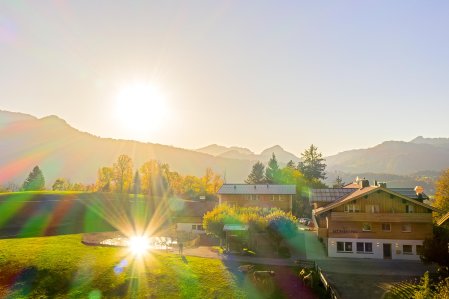 Außenansicht vom Hotel Kühberg in Oberstdorf im Sommer