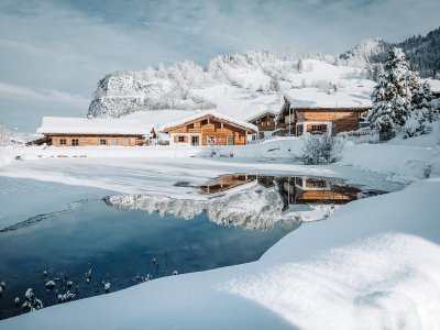 Außenansicht vom Alpzitt Chalet im Dorf in Burgberg im Winter