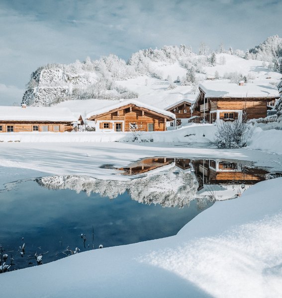 Außenansicht vom Alpzitt Chalet im Dorf in Burgberg im Winter