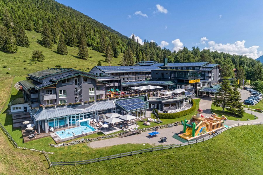 Oberjoch Familux Resort Außenansicht Sommer