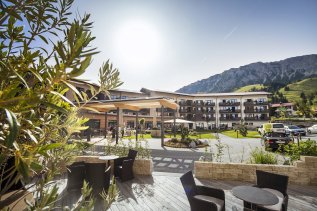 Panoramahotel Oberjoch Außenansicht Sommer