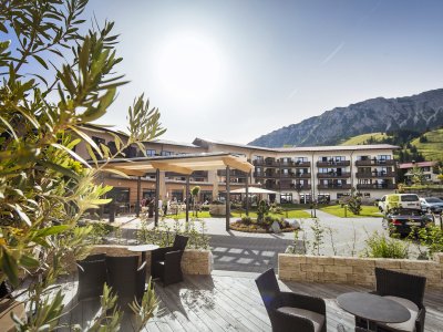 Panoramahotel Oberjoch Außenansicht Sommer