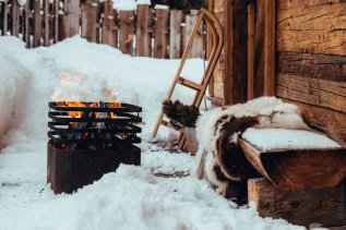Alpzitt Chalet im Dorf Außenansicht Winter