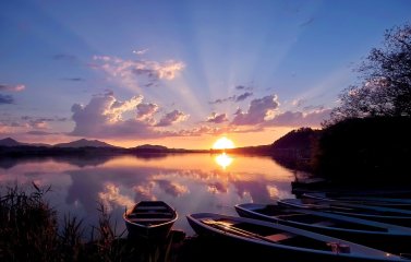 Sonnenuntergang vom See in der Nähe des Hotel Bannwaldsees in Halblech